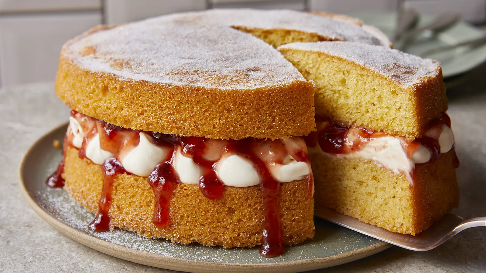 How to Decorate a Sponge Cake: Elegant Ideas for Any Celebration